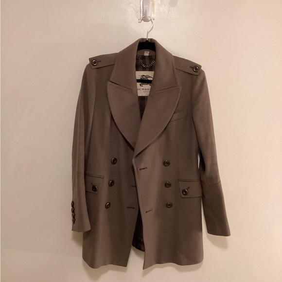 Burberry London Virgin Wool Coat
• Brown
• Pointed Collar
• Flap - Picture 4 of 12